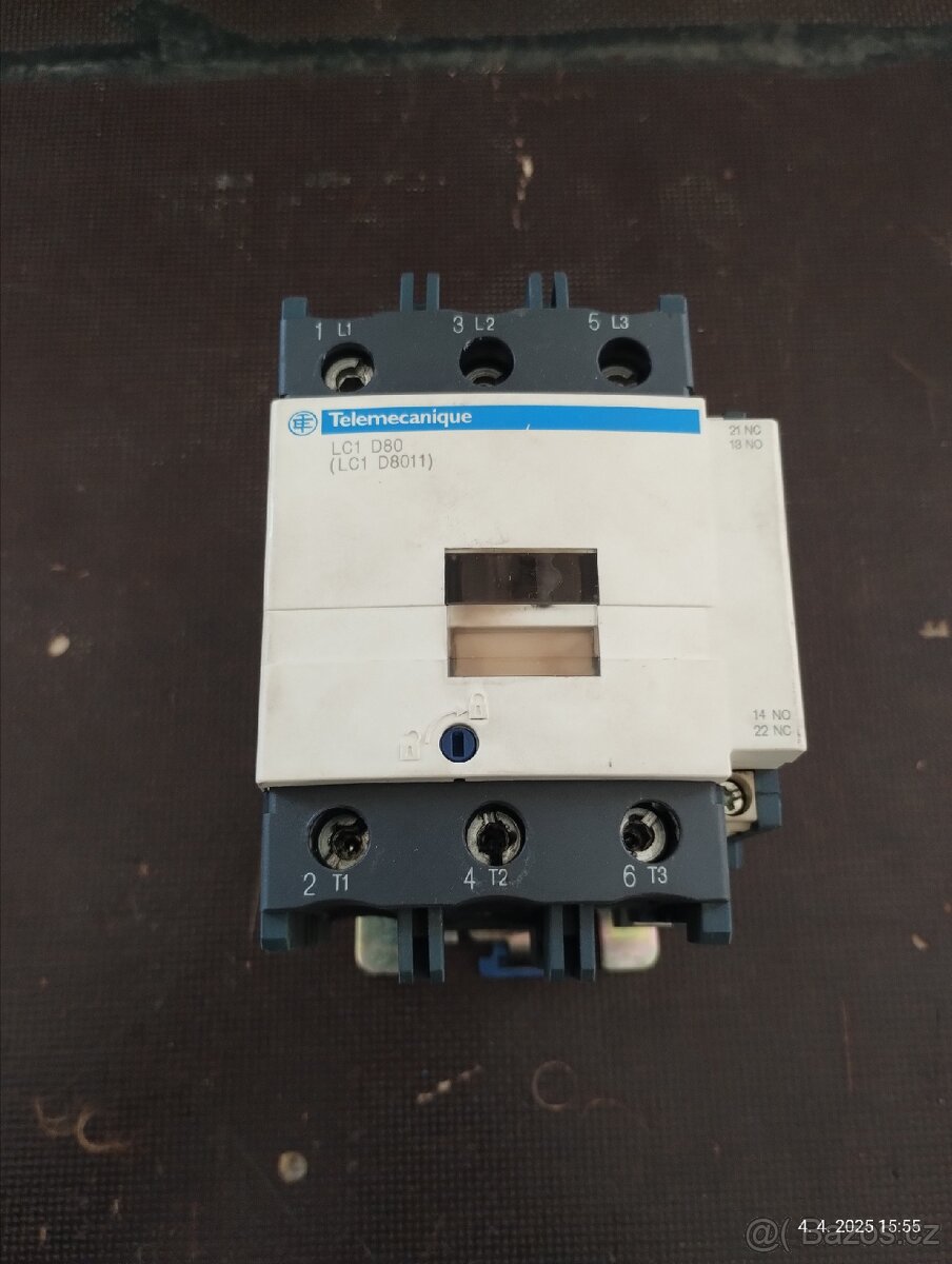 Elektroinstalační materiál - 11