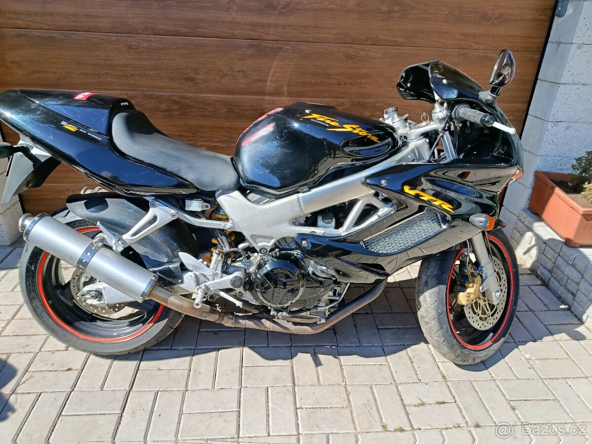 Honda vtr 1000 - 11