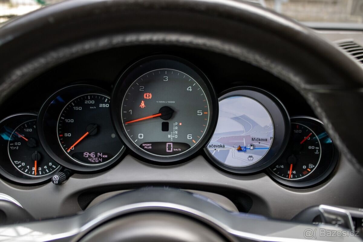 Porsche Cayenne S Diesel / 283kW / A8 / 2017 - 11