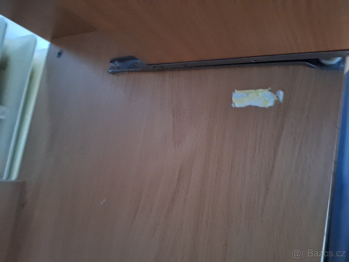 Pracovní počítačový stůl - 11