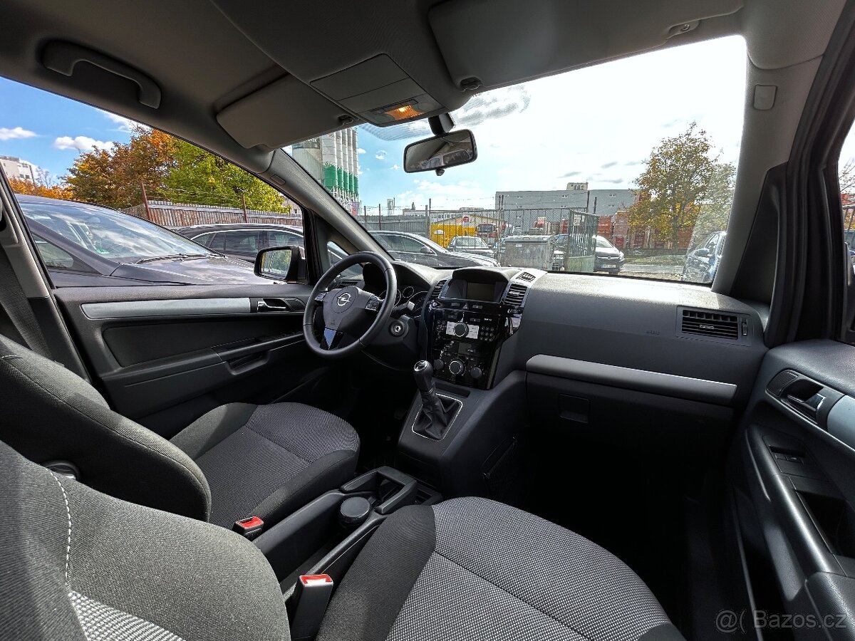 Opel Zafira B 1,8, 7 míst, 2014, najeto 135.901 km - 11