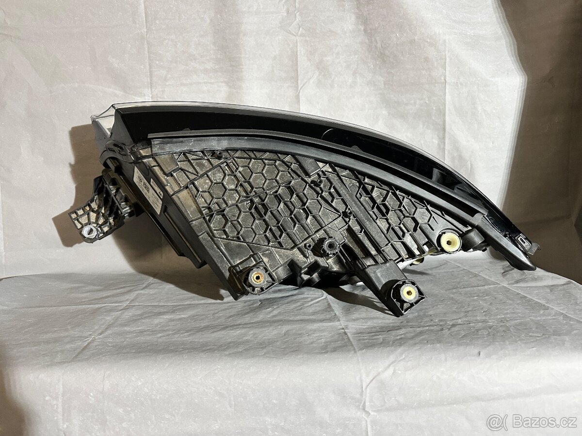 VW Multivan T7 pravý full led - 11