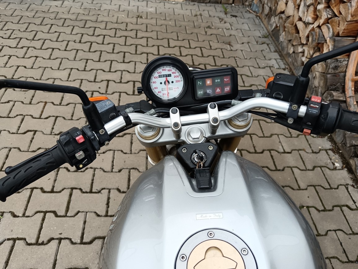 DUCATI MONSTER 750 - 11