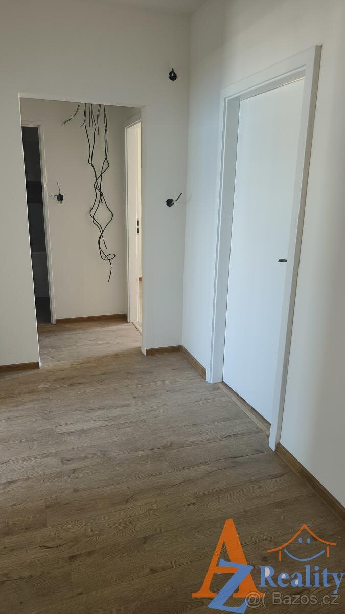 Nabízíme dlouhodobý pronájem bytové jednotky, 3+1/L, v ulici - 11