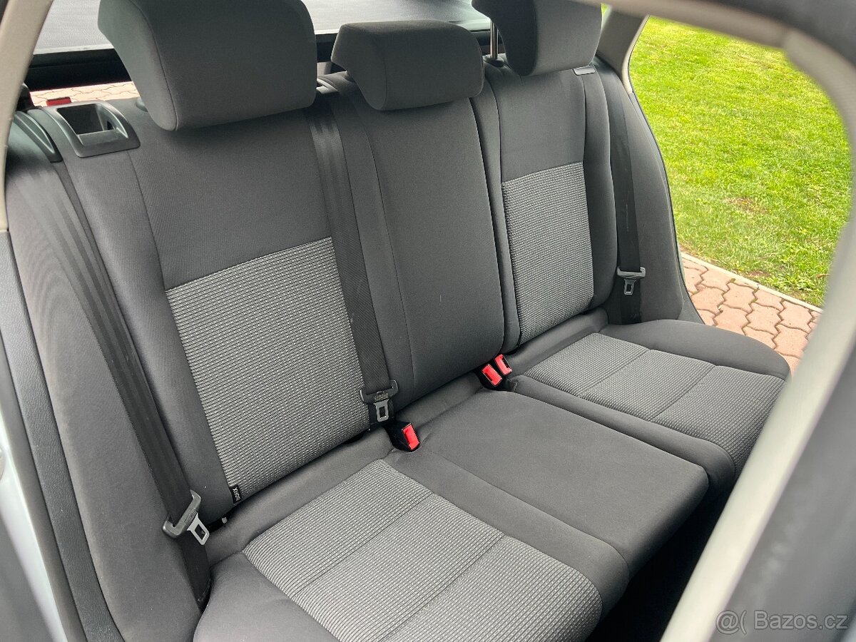 Volkswagen Golf 1.9TDI 77KW,KLIMA,TZ,NAVI,ALU - 11