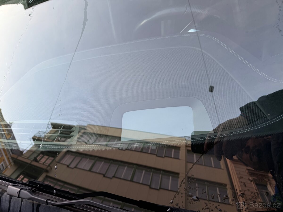 Mercedes E 220d - 11