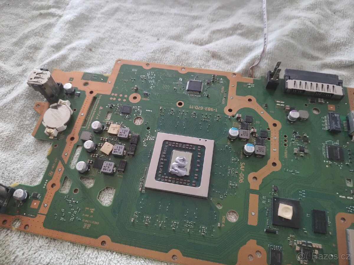 Playstation 4 Slim - 11