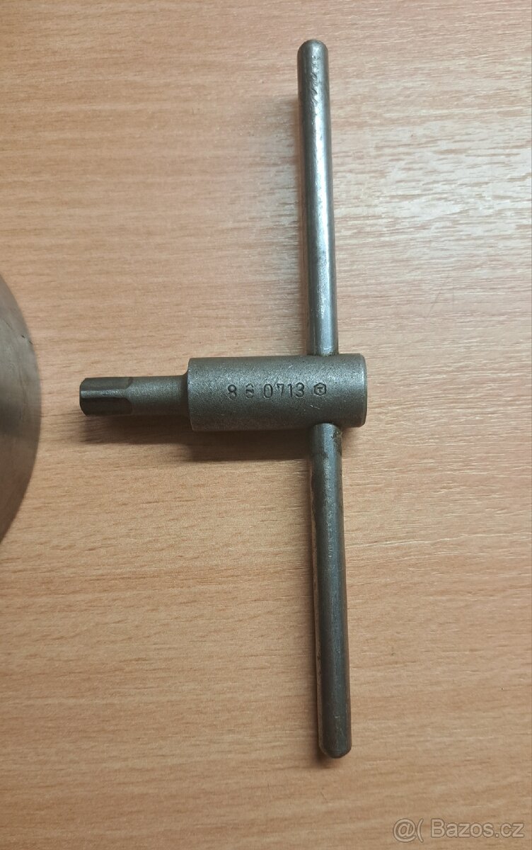 Čtyřčelisťové sklíčidlo TOS – ČSN - 11