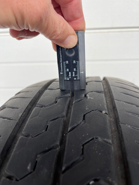 205/75R16 113/111R Continental a Matador - 11