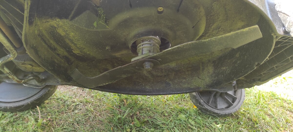 Benzínová sekačka s pojezdem motor briggstratton 190ccm - 11