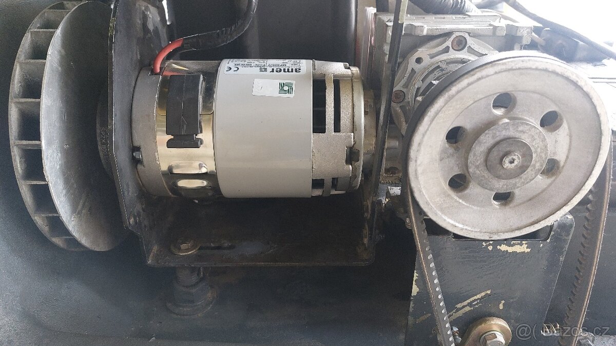 Zametací stroj Nilifsk SP 1000 s benzínovým pohonem - 11