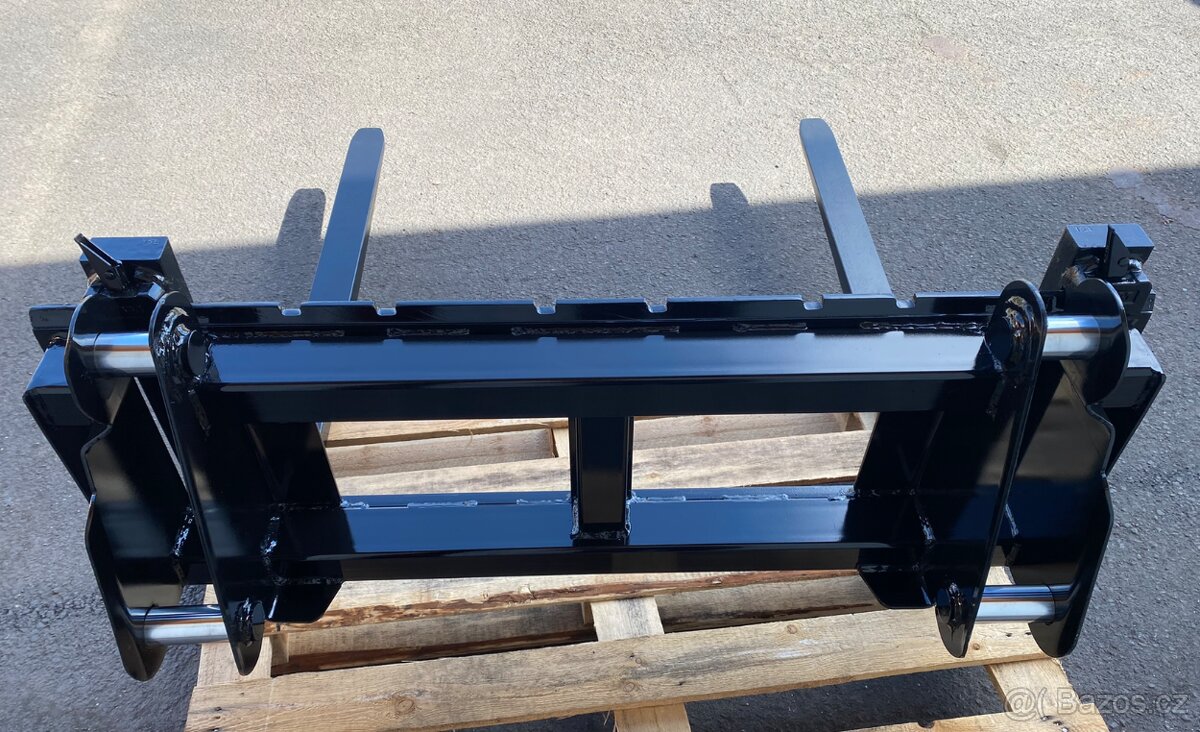 použivany rychloupinac na traktorbager komatsu WB - 11