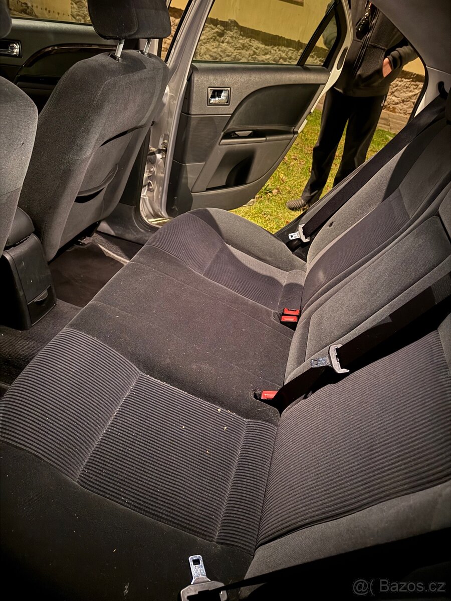 Ford Mondeo mk3 sedan - 11