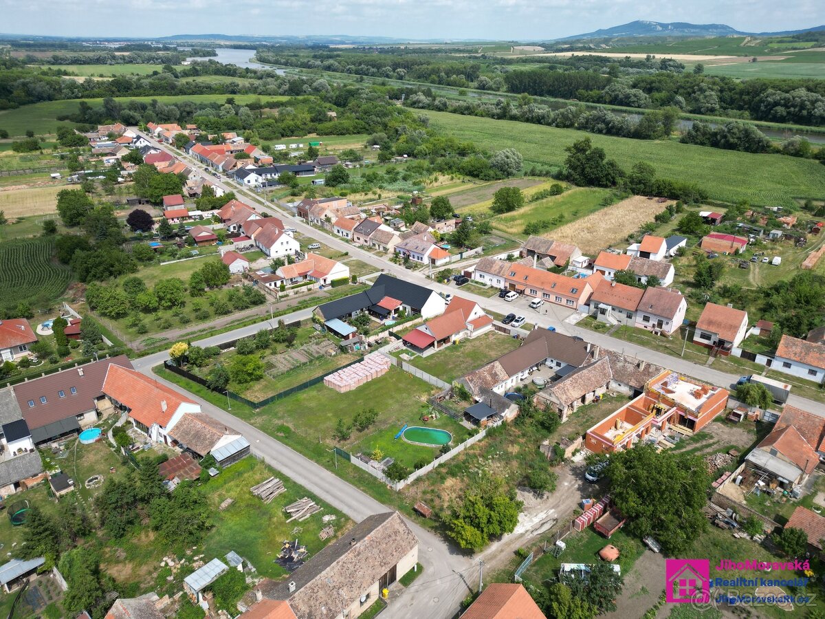 Prodej pozemku pro bydlení, 600 m² - Drnholec, ev.č. 00121 - 11