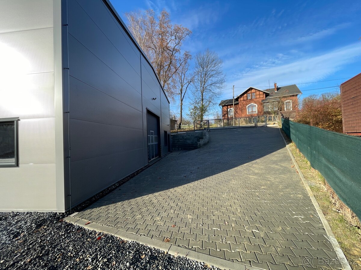 Hala včetně administrativy. - 11