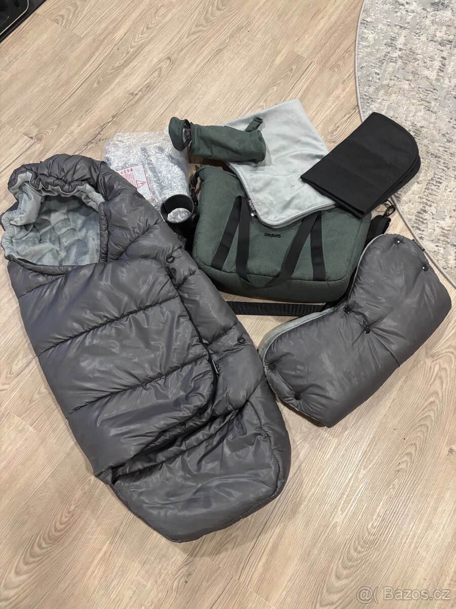 Dětský kombinovaný kočárek - 11