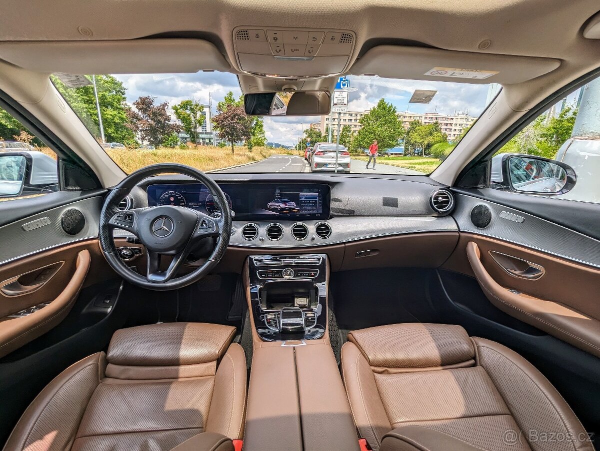 Mercedes-Benz Třídy E, 2016, 350d, DPH,vzduch,PANO - 11