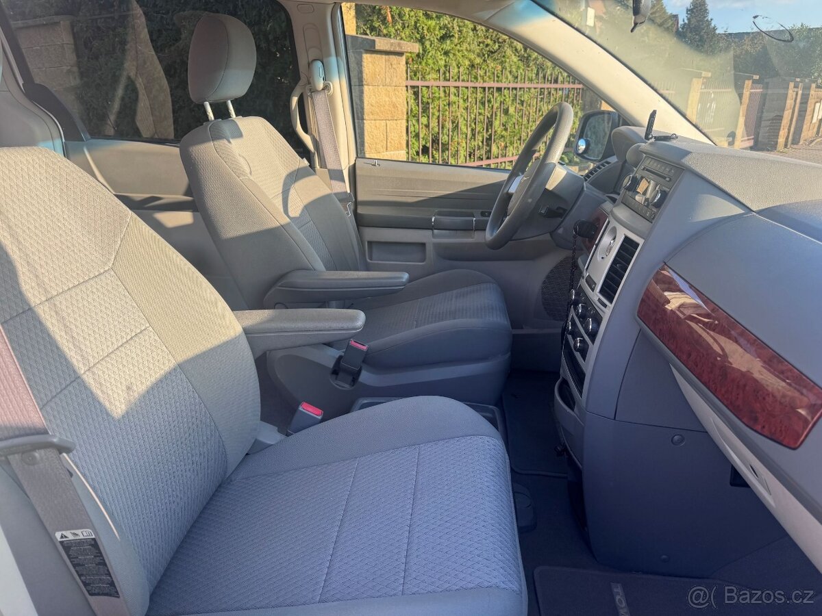 Chrysler Town Country 3,3 V6 RT 2009 DPH - 11