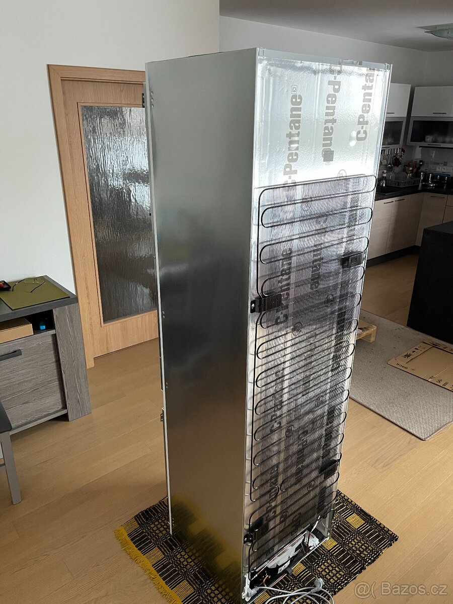 Vestavná lednice Bosch Serie 4 KIN96VFD0 / NoFrost / nová - 11