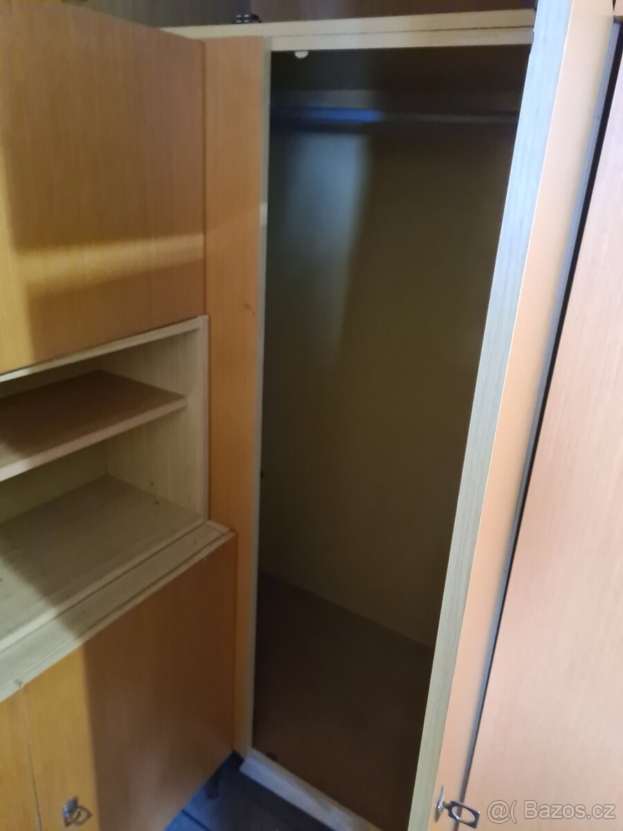 Sada 9 skříní v top stavu – Liberec - 11