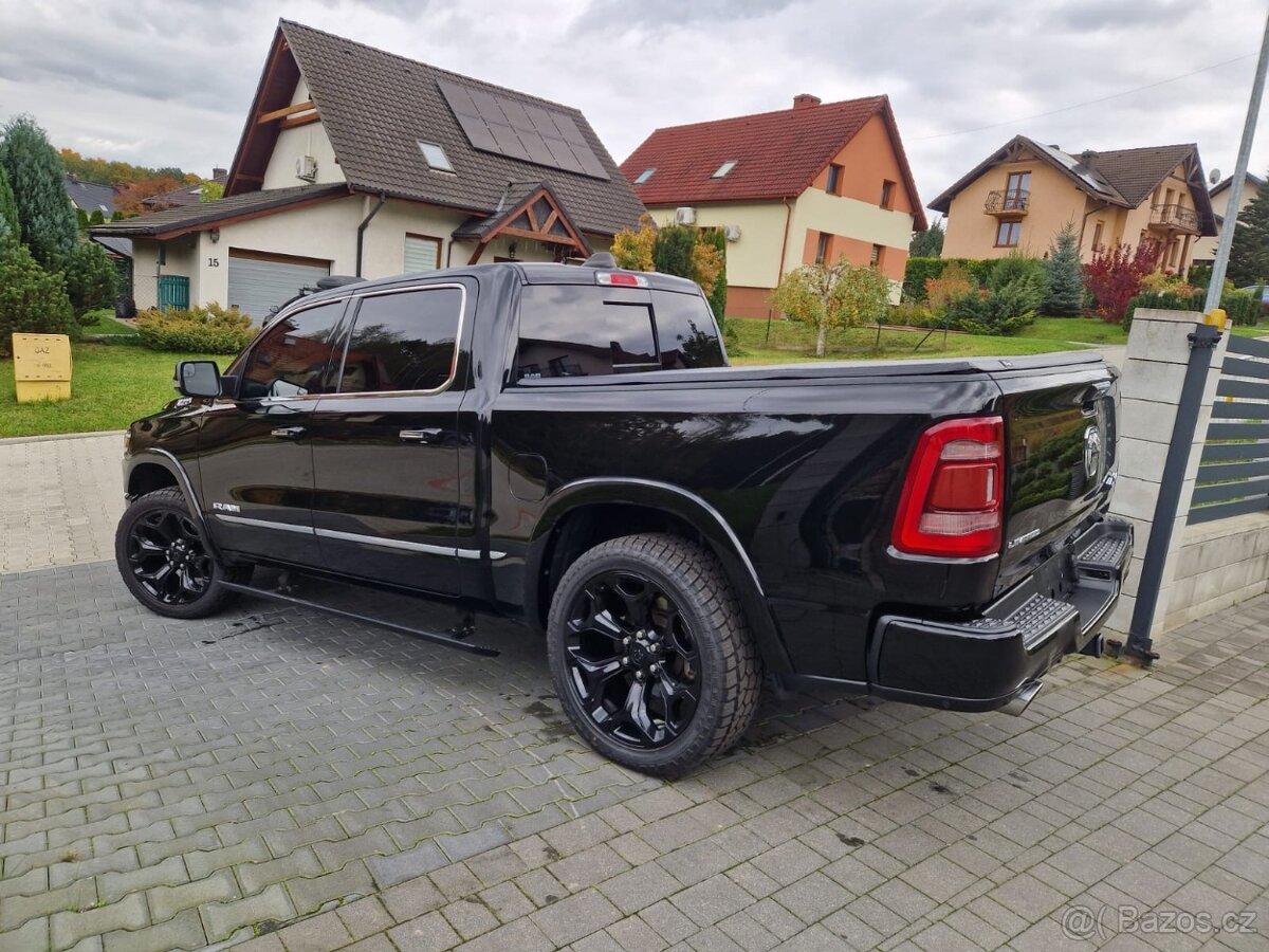 RAM 1500 LIMITED 2020 NEBOURANÝ - 11