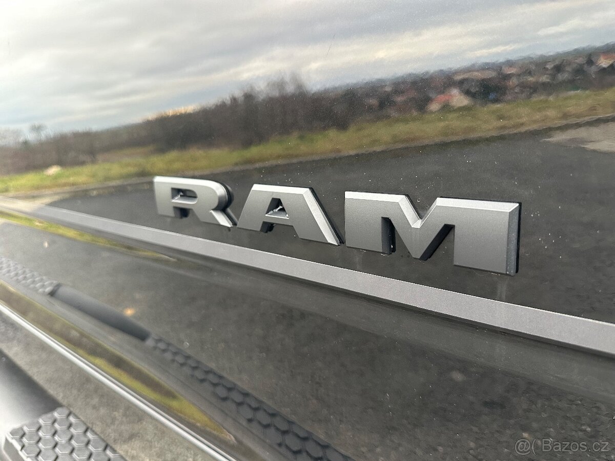 2019 RAM 2500 Powerwagon 6.4 V8 HEMI - 11