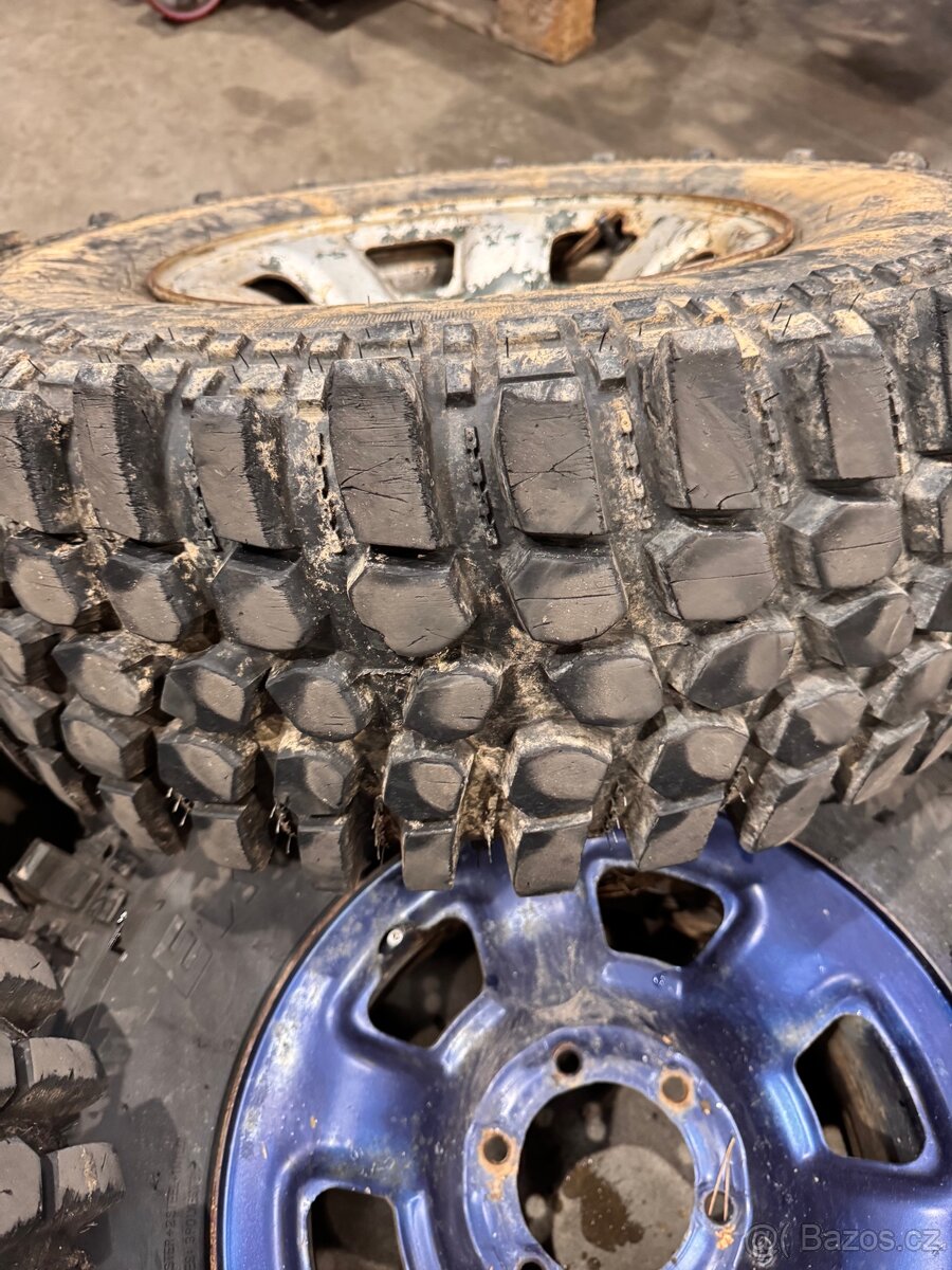 5x offroad pneu na disku Nissan 6x 139,7 285/76/16 - 11