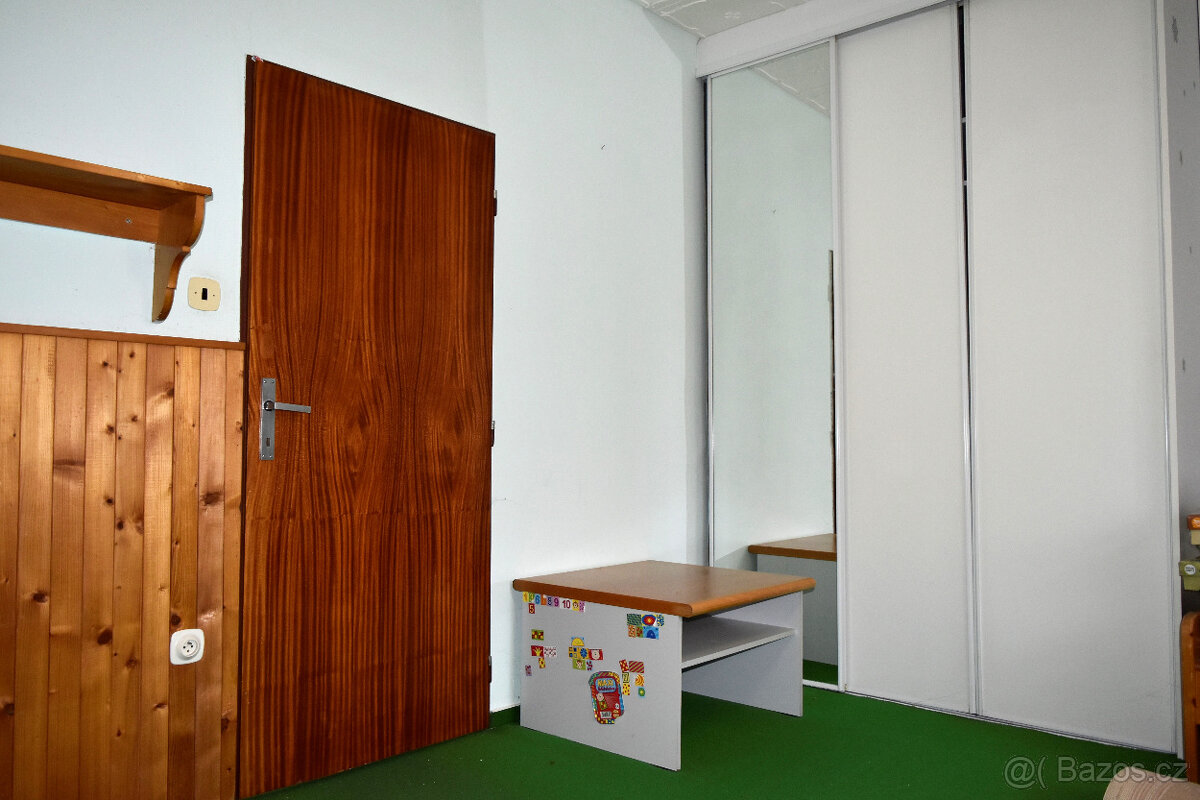 Náchod - Prodej rodinného domu se třemi jednotkami a garáží - 11