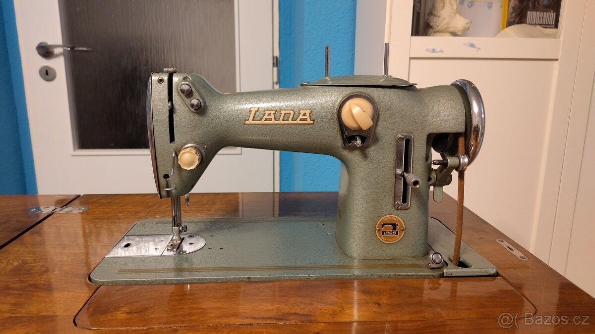 Šicí stroj Lada 233 - 11