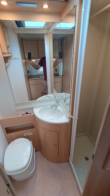 Fiat Ducato 2.8 JTD / EURA Mobil, 6 míst, zimní paket, solár - 11