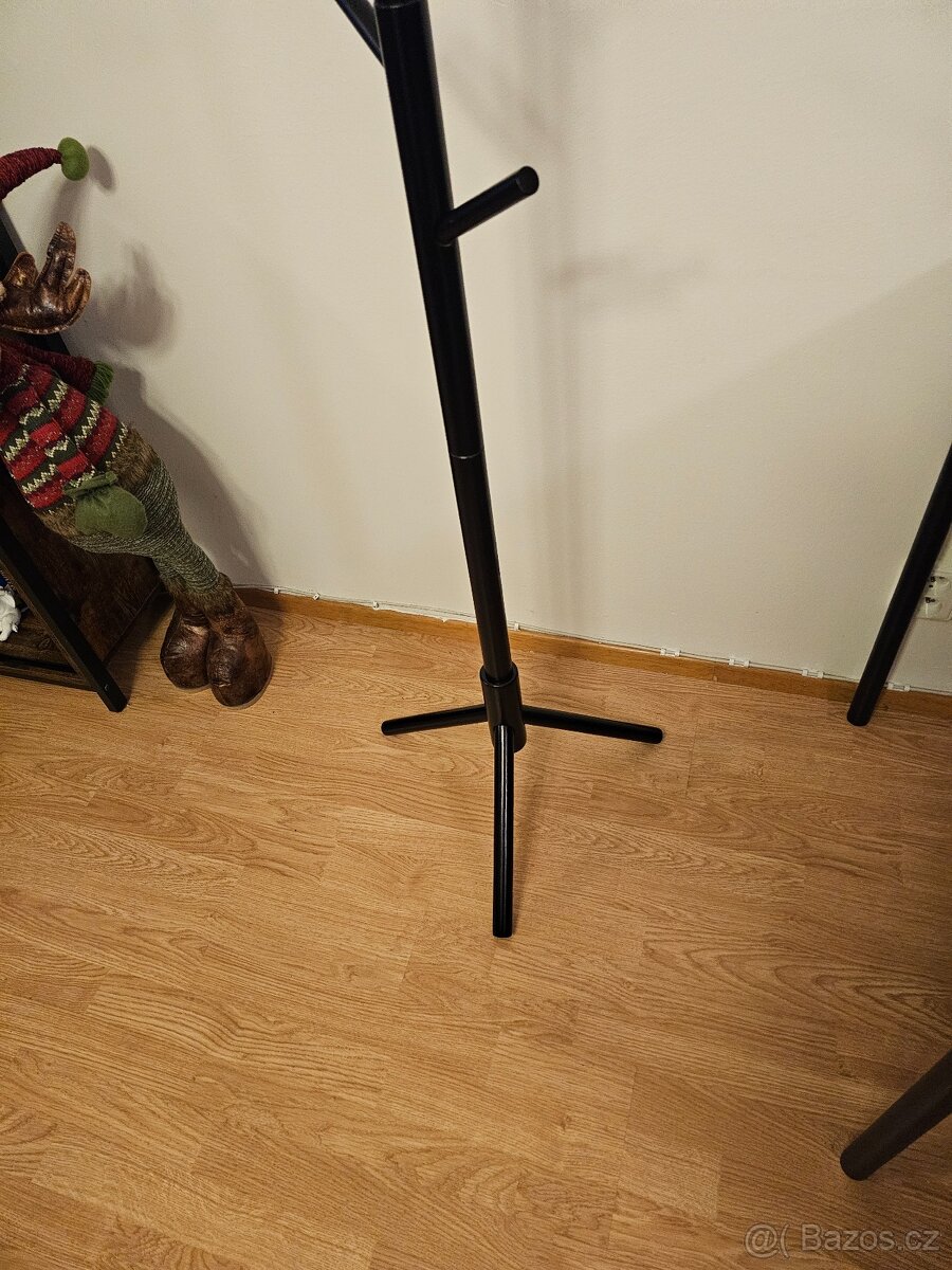 NOVÝ DREVENY ROSTOUCÍ STOJANOVÝ VĚŠÁK - 11