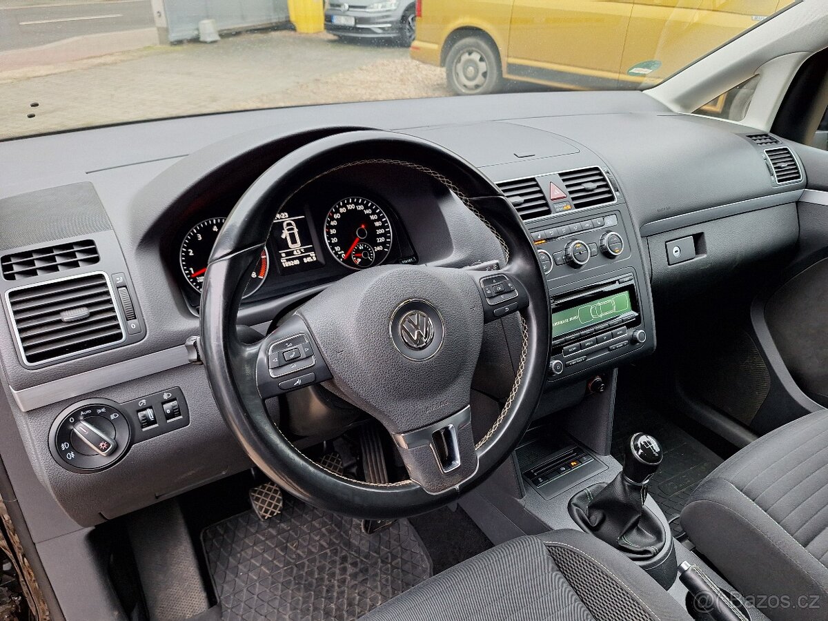 Volkswagen Touran 1.2 TSi 77KW S.Kniha, 7Míst + Zimní kola - 11