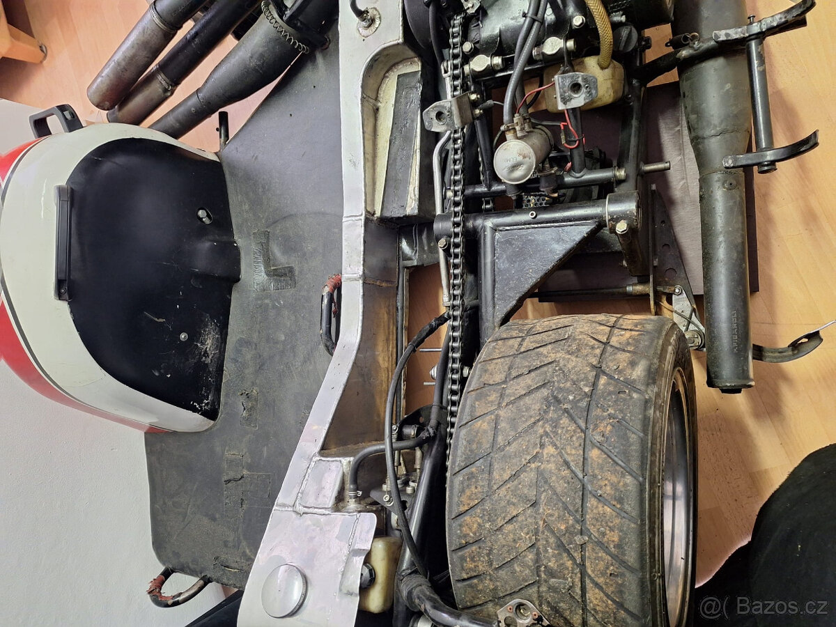 Silniční závodní sidecar - 11