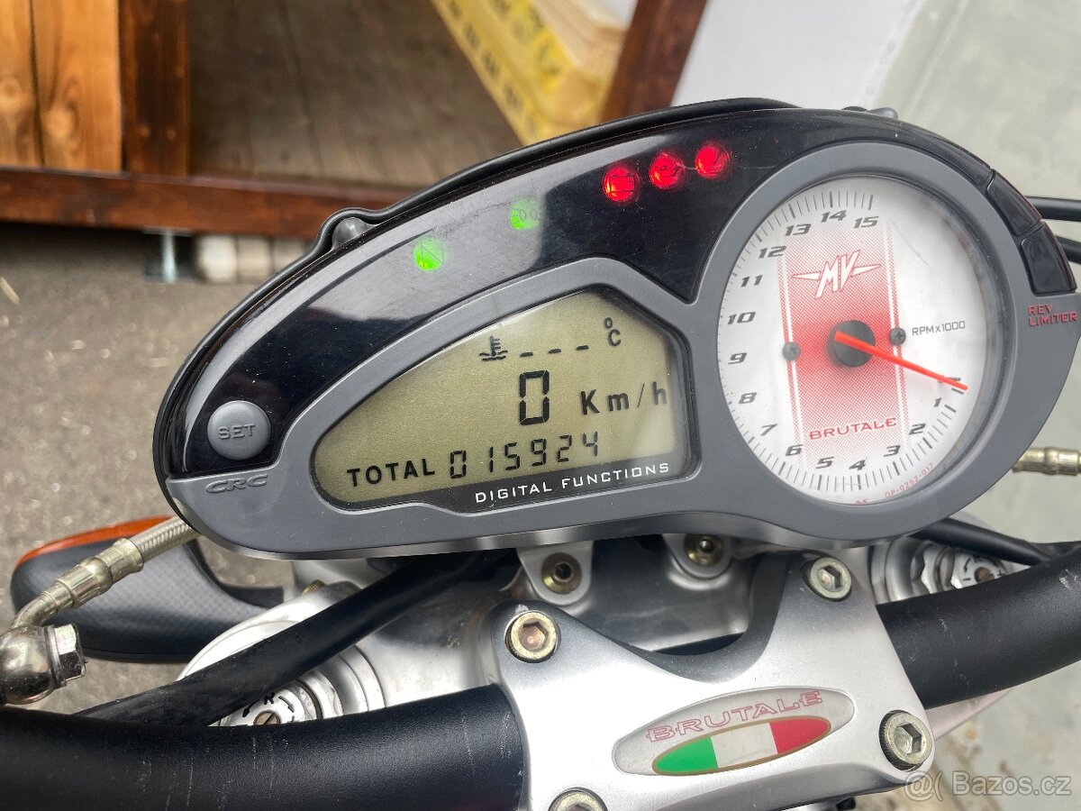 MV Agusta Brutále 910R - 11