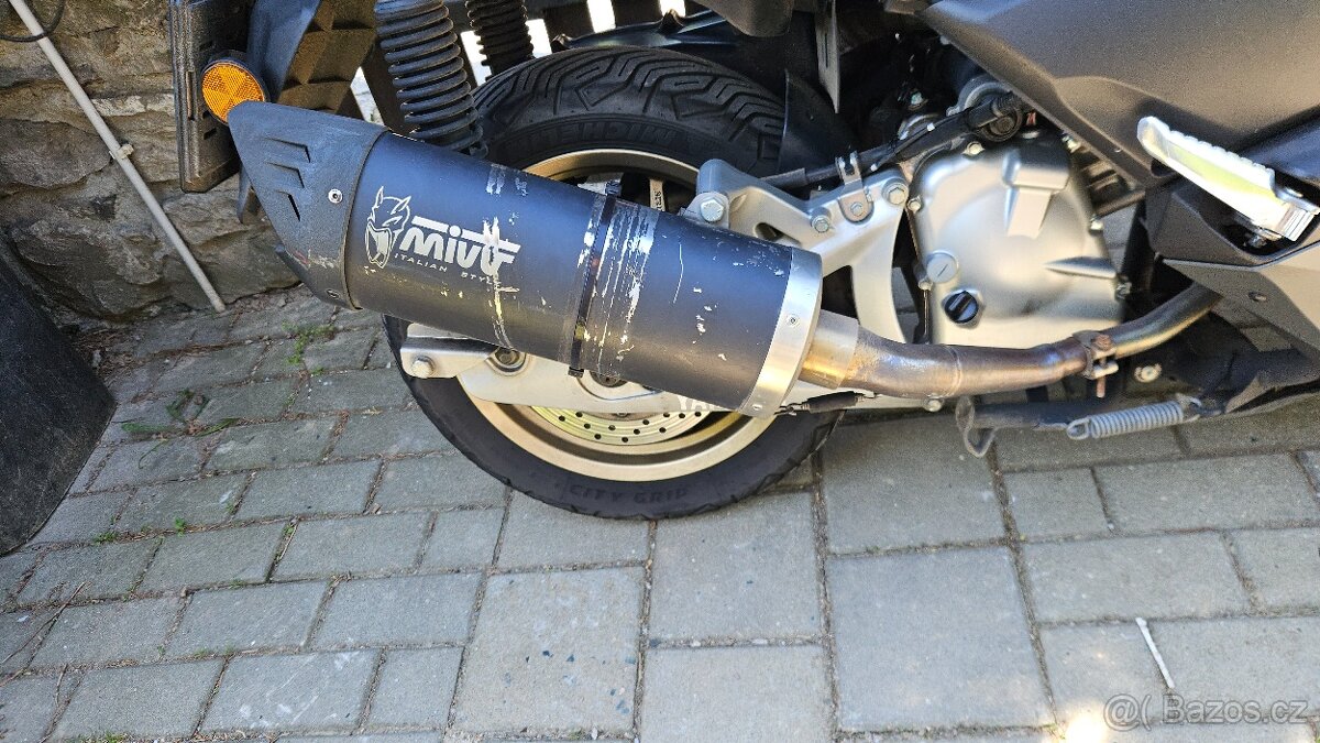 Yamaha Xmax Tech 125 - 11
