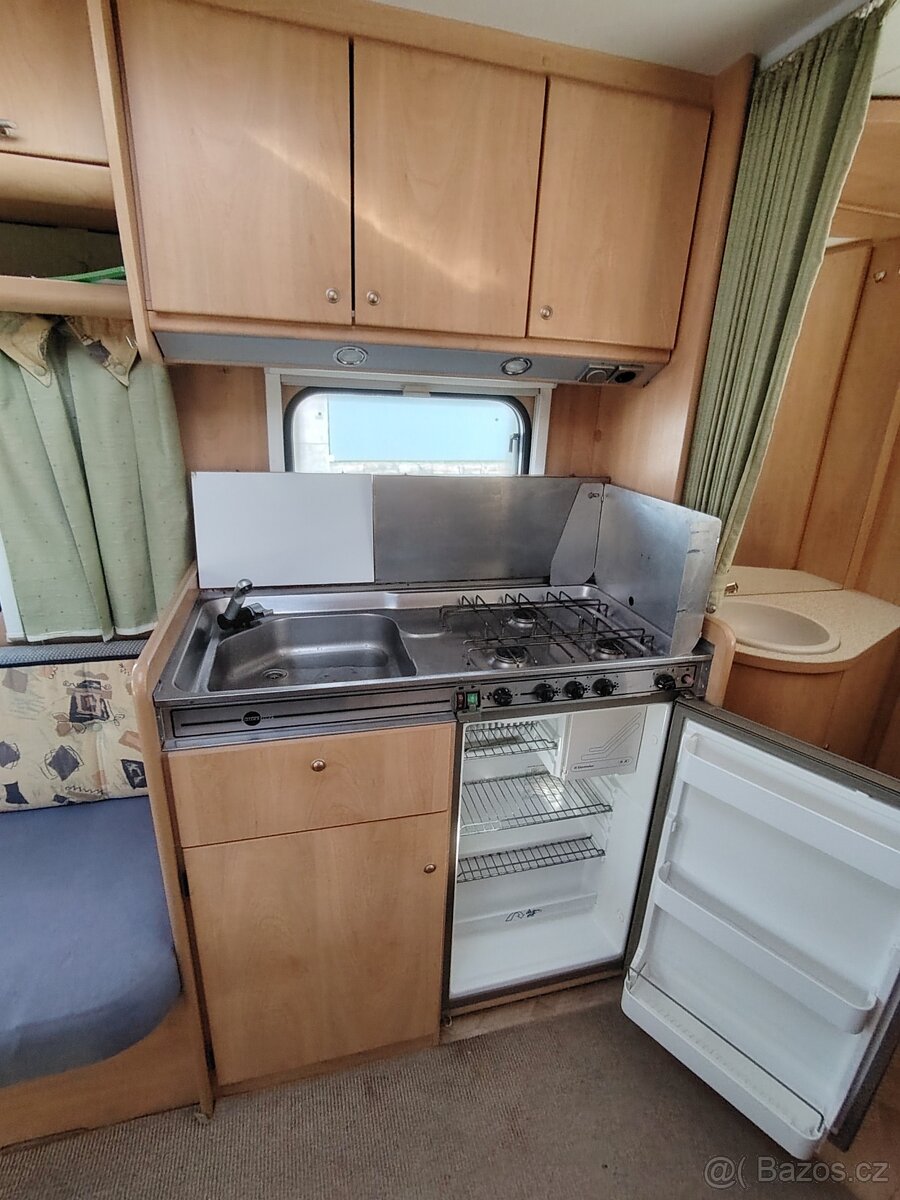 Bürstner Ventana 450-mover, předstan, francouzská postel - 11