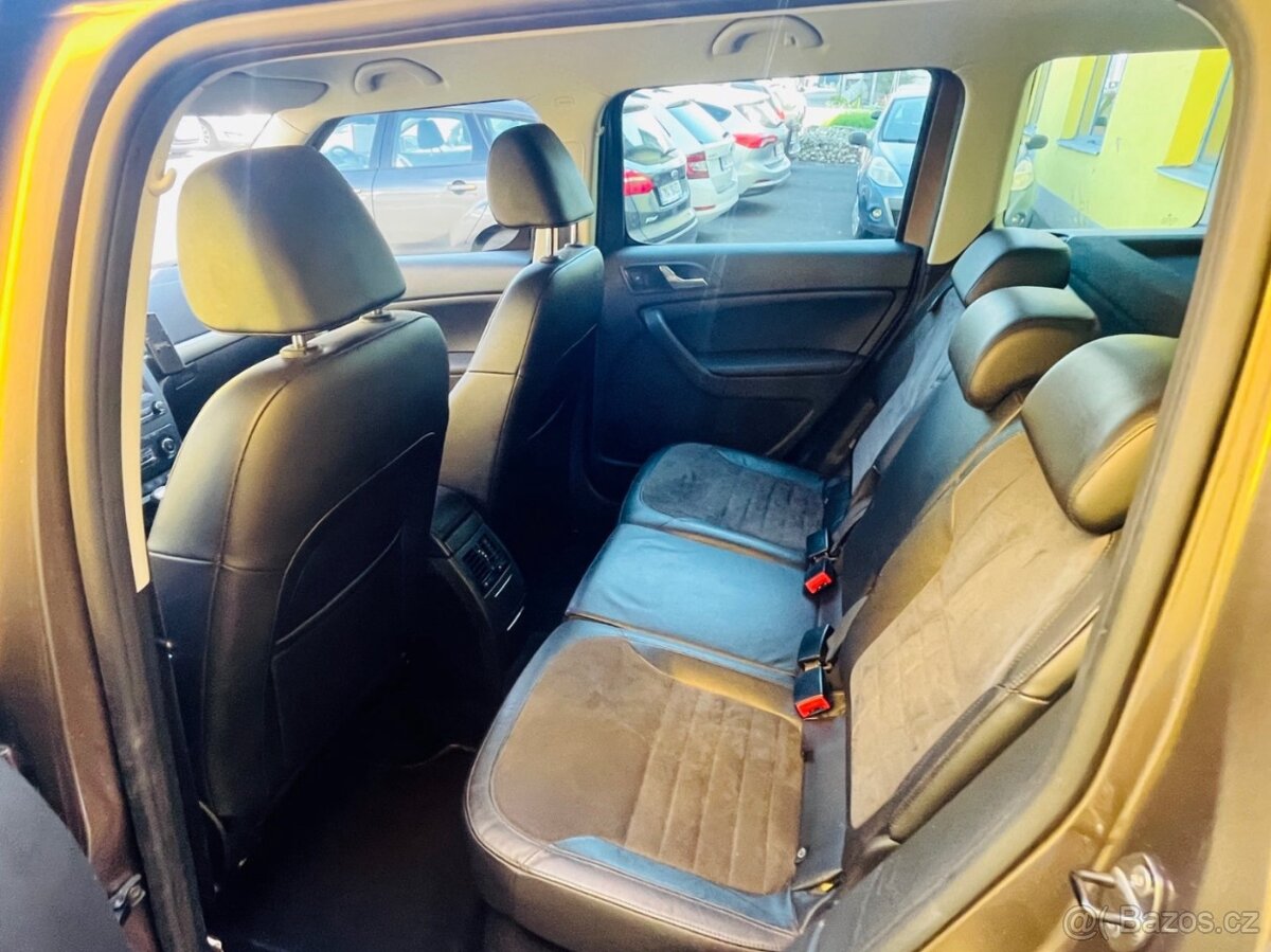 ŠKODA YETI 1.8 TSI 118 kW BENZÍN EXPERIENCE 4x4 KUŽE, TAŽNÉ - 11