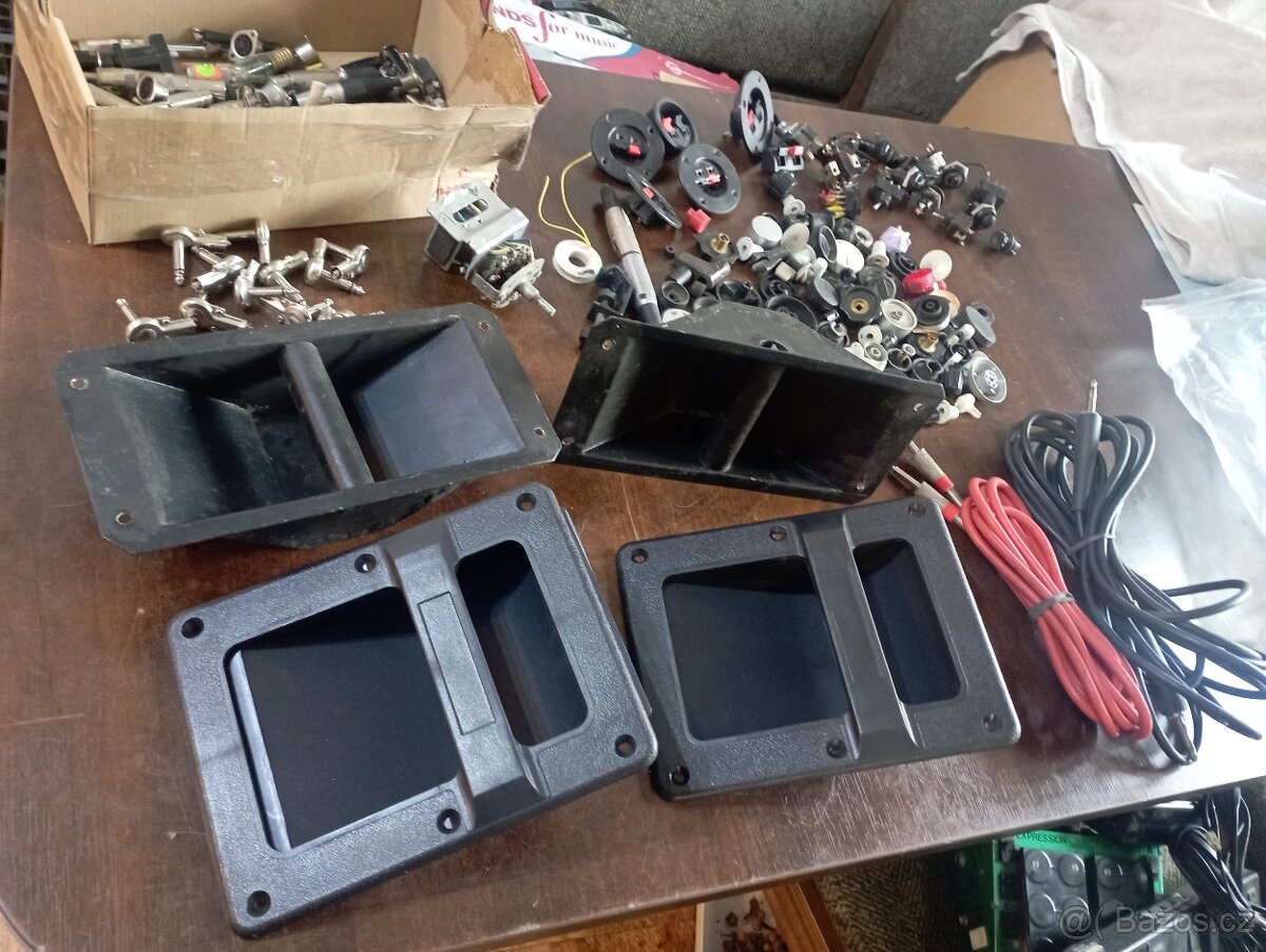 Součástky pro kytaráře atd - 11