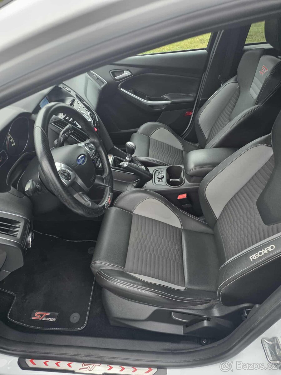 Ford Focus ST 2.0L 184kw, 88000km - 11