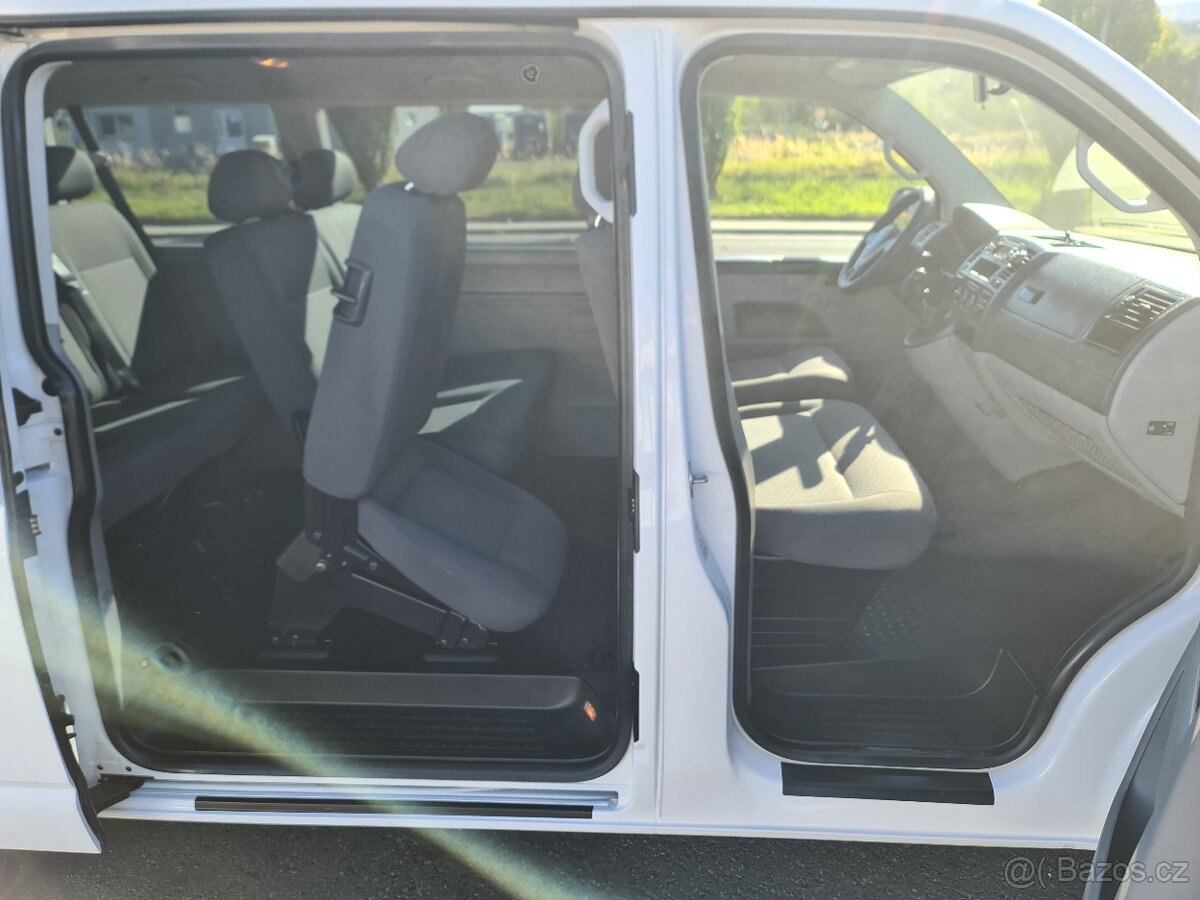 VW CARAVELLE T5 2.0 TDi 75-KW KLIMA 9-MÍST SERVISK 1.MAJ. - 11