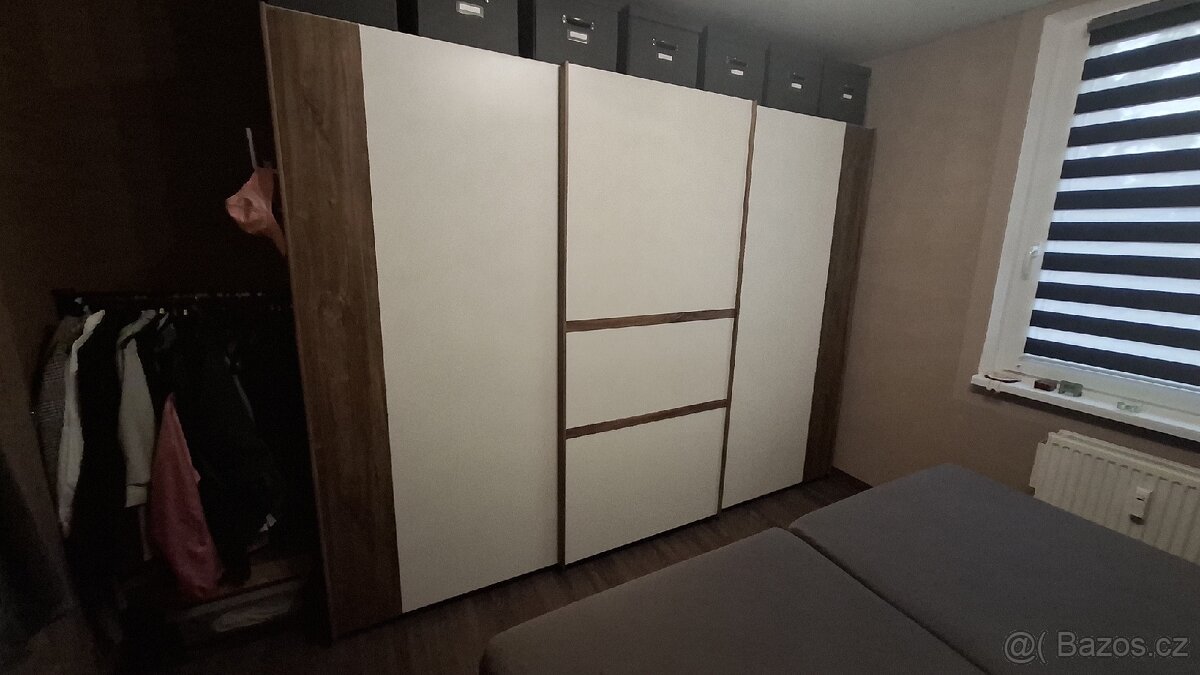 Ložnice-postel, velká šatní skříň, postel - 11