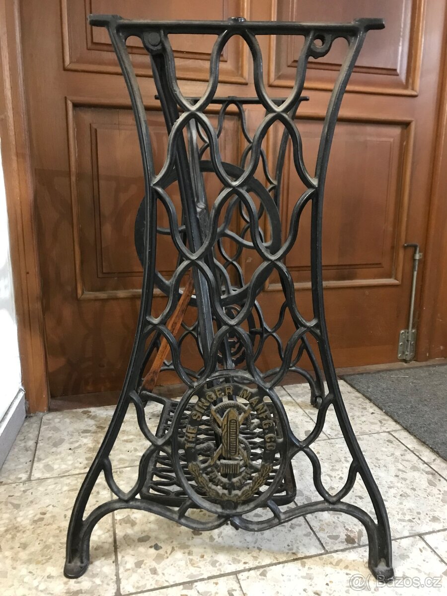 Litinové podstavce ze šicích strojů - 11