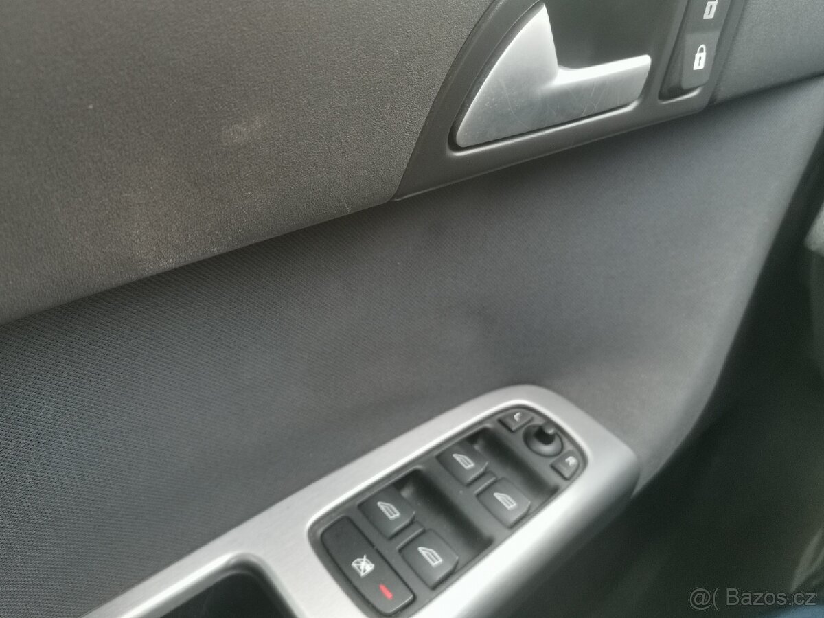 Volvo v50 momentum 2.0D 100kw - 11