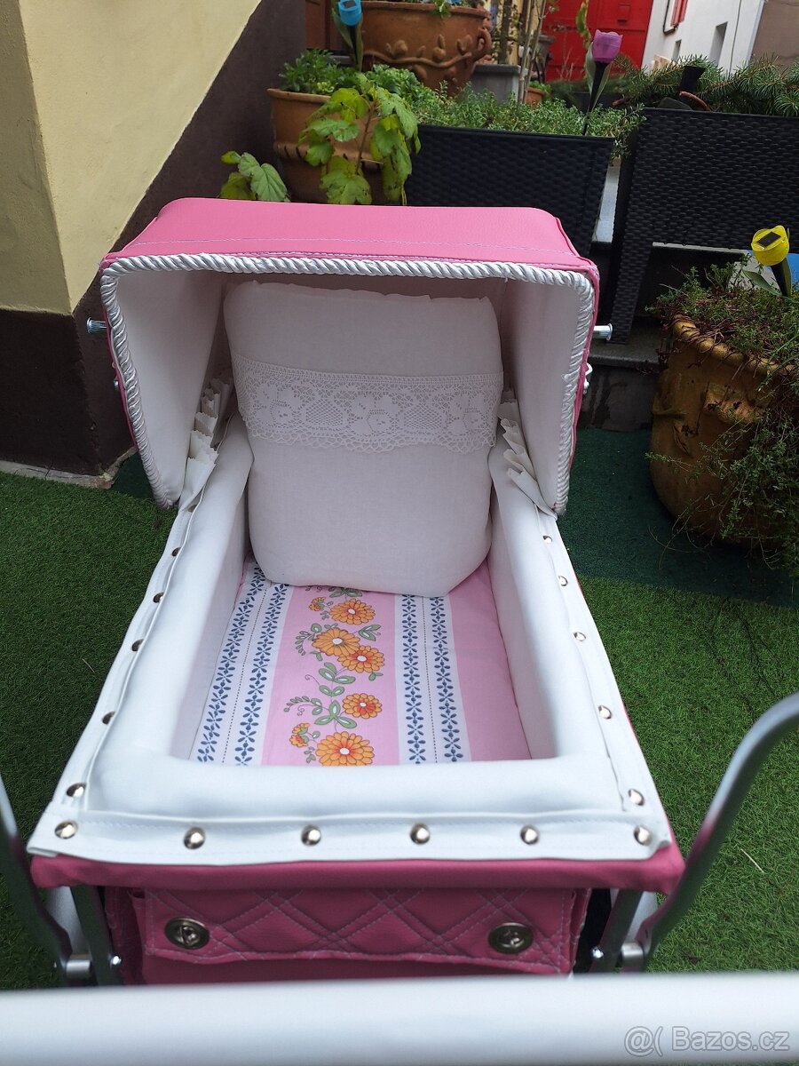 RETRO KOČÁREK PRO PANENKY - 11