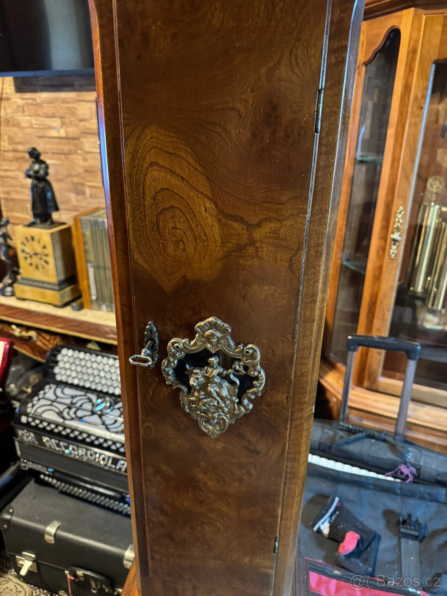 Prodám dvoje podlahové hodiny ve výborném stavu. - 11