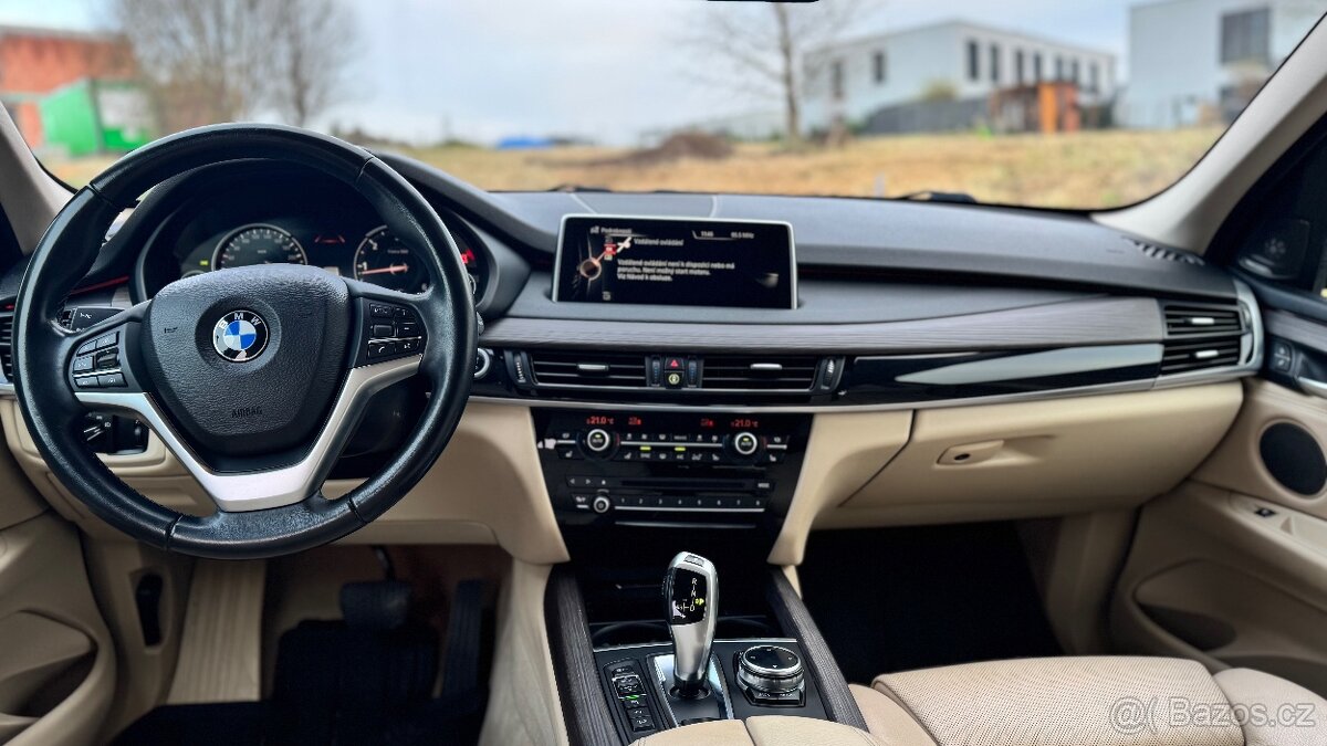đ BMW X5 40d xDrive â 2014 â â LuxusnĂ vĂ˝bava - 11