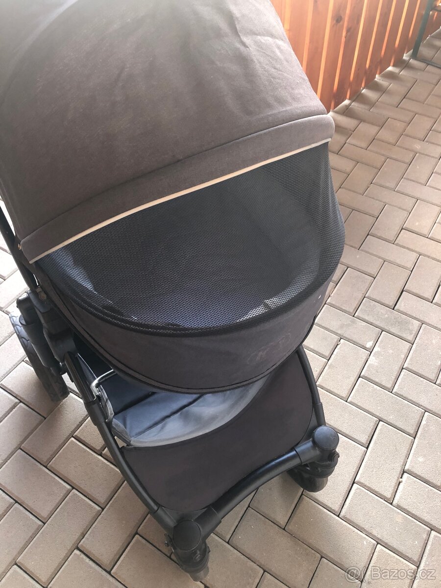 Kočárek + autosedačka - 11