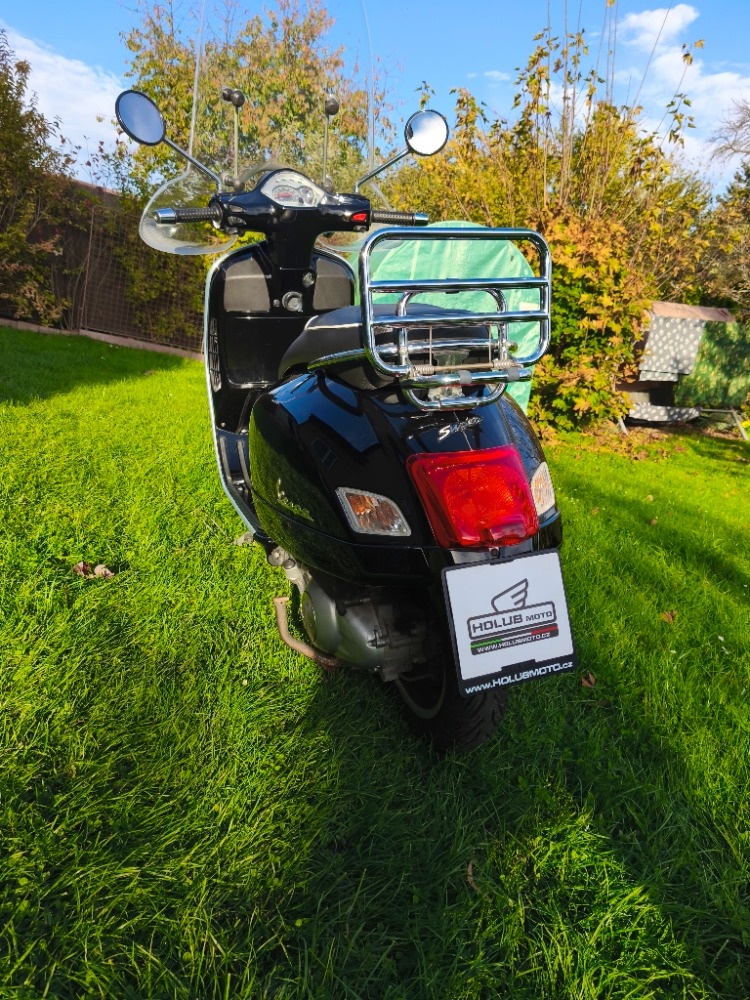 Vespa GTS 300 i.e. (2013) pěkná + doplňky + komplet servis - 11