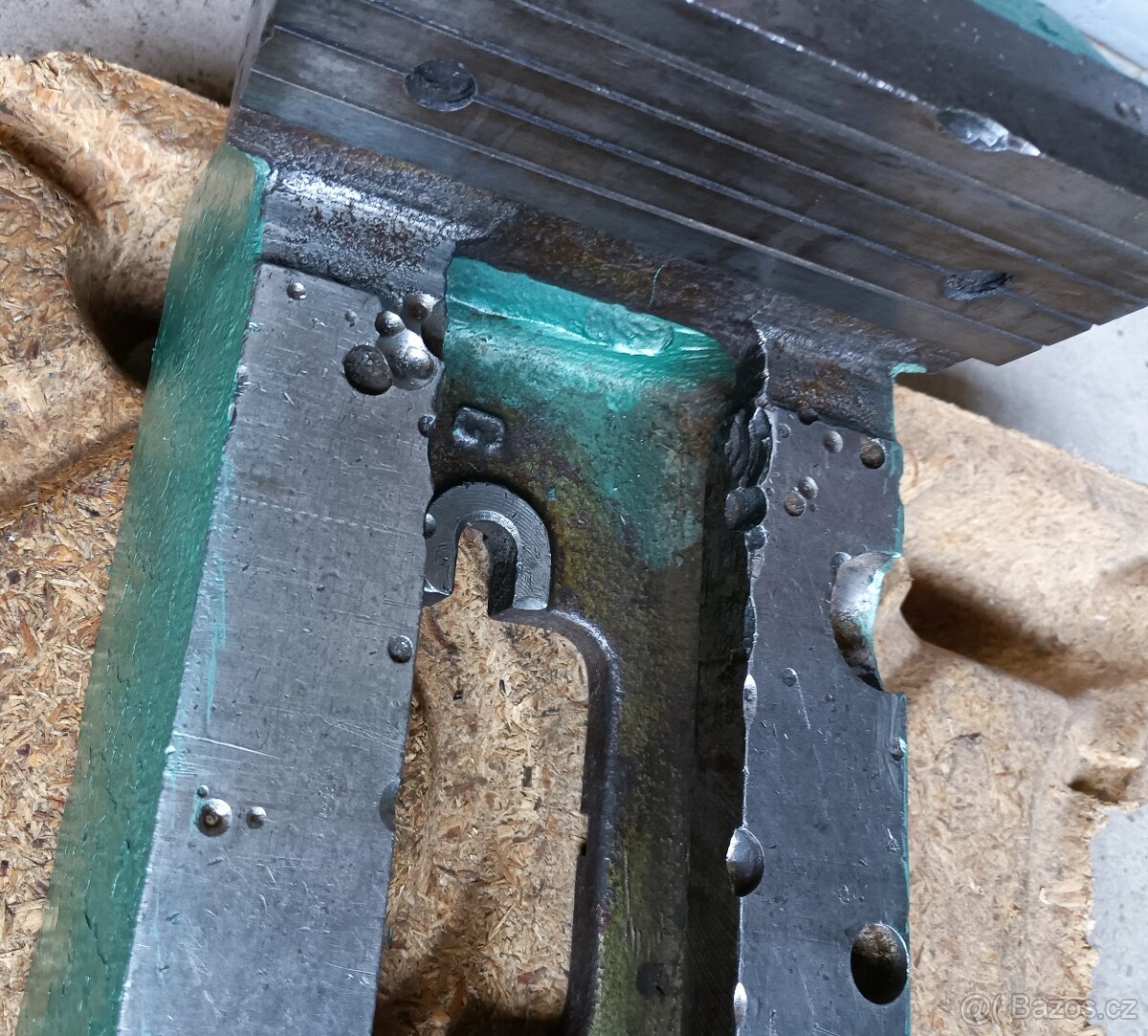 Masivní strojní svěrák 250mm - 11