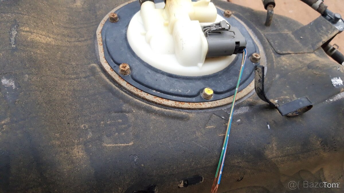 Nissan Terrano 2 – Nádrž - 11